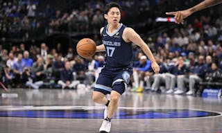 受伤的彭啸进入战上海U20的替补席，此前球员遭遇韧带损伤